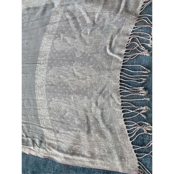 Bindya Pale Pink Gray Paisley Scarf w Fringe - Picture 8 of 9